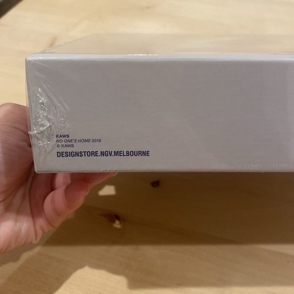 KAWS JIGSAW PUZZLE 1000 PCs - Picture 2 of 4